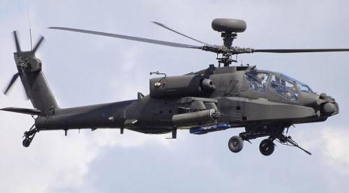 Боевой вертолет США в эскорте у террористов ИГИЛ