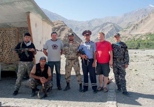 Жители Таджикистана говорят, что хотят «домой, в Россию»