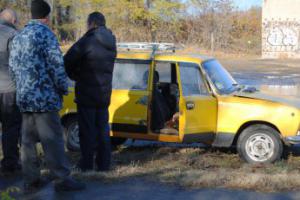 Жителя Запорожской области нашли повешенным в машине