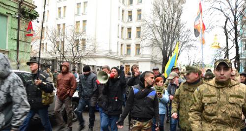 В Киеве штурмовали офис Ахметова  и освобождали из милиции сообщников