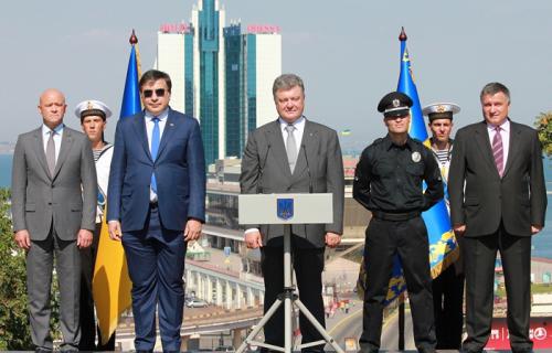 Аваков и Саакашвили чуть не подрались во время спора, кому загнать украинский завод