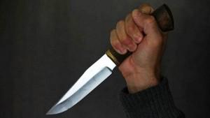 На Бабурке парень получил удар ножом в живот