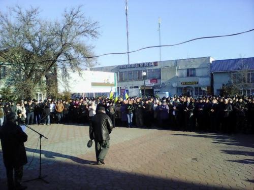 В Херсоне — массовый митинг против украинских нацистских банд