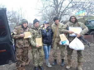 Запорожские бойцы на передовой получили подарки ко Дню ВСУ