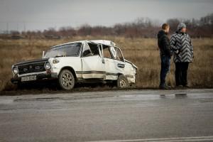 Под Запорожьем фура «откинула» легковушку в кювет