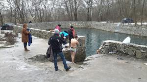 Фото: как запорожцы отмечают Крещение на Панском озере
