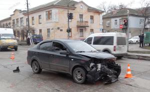 Фотофакт: в Бердянске «поцеловались» две легковушки