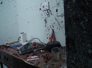 Взрыв букета цветов в киевском офисе: видео и фото последствий