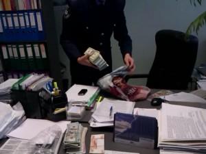 У запорожского бизнесмена прошли обыски: найдена крупная сумма денег