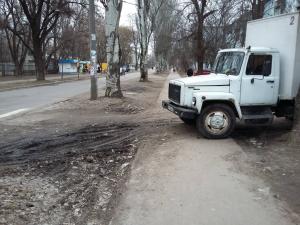 Депутат пожаловался в ГАИ на водителя грузовика, который разнес грязь