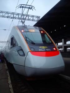 Скоростной поезд «Киев — Запорожье» не доехал до столицы: пассажиров эвакуировали