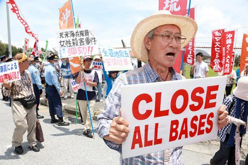 На Окинаве ввели комендантский час для сотрудников военных баз США