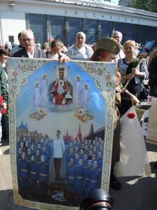 В центре Киева выставили икону со Сталиным