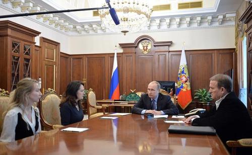 Путин встретился с родственниками убитых Надеждой Савченко россиян