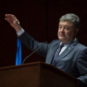 На Порошенко и Матиоса подали в суд