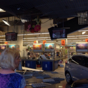 Во Львове чп: в супермаркете обвалился потолок