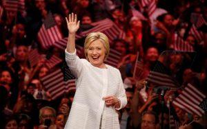 Клинтон празднует предвыборную победу в Калифорнии