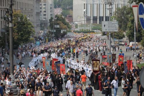 В Крестном ходе в Киеве приняло участие 100 тыс. человек, но путчисты «заметили» только 5 тысяч