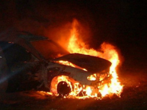 В Запорожье сгорел очередной автомобиль (ФОТО)