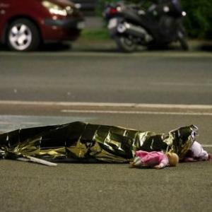 Опознан 71 из 84 человек, погибших в результате теракта в Ницце