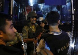 В Турции арестованы уже около трех тысяч мятежников
