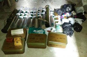 В Бердянске в гараже полиция нашла огромный арсенал оружия (ФОТО)