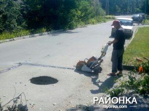 Возле запорожского центра занятости образовалась глубокая дыра