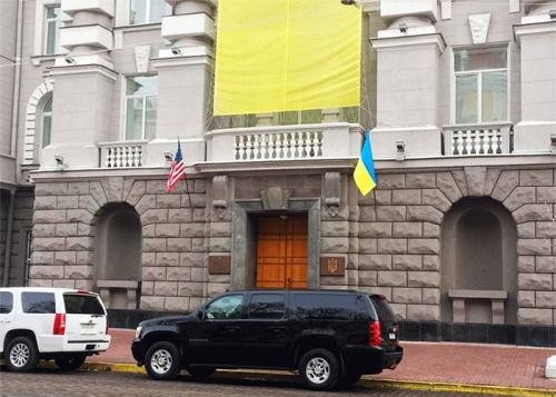 США отзывают из Киева оперативников ФБР и ЦРУ