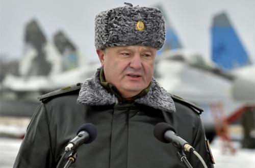 У главаря киевских путчистов на голове полыхает шапка