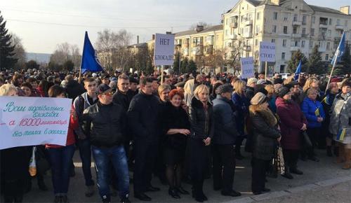 Порошенко организовал в Краматорске митинг против блокады ЛДНР