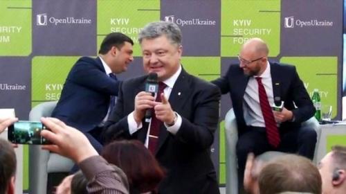 Порошенко объявил, что путчисты будут развлекать Запад, заваливая Россию украинскими трупами