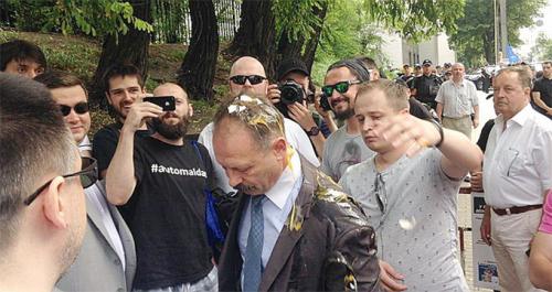 Депутаты ОПГ Порошенко истерят в Раде — их начали бить на улице