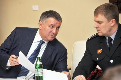 ОПГ Порошенко нанёс удар по ОПГ Авакова