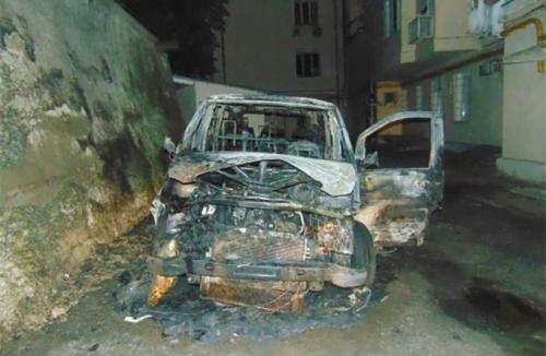 В Киеве сожгли микроавтобус «Айдара»
