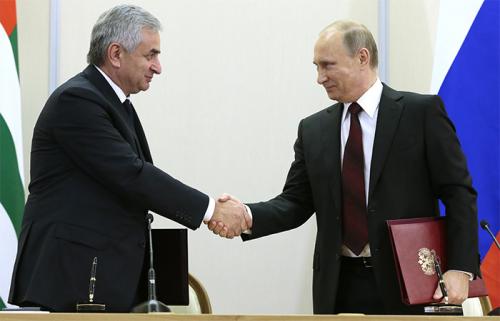 Россия гарантирует безопасность и независимость Абхазии