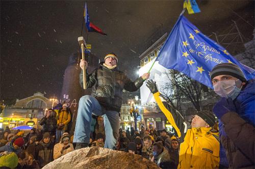 Годовщина Майдана: Убийства, нищета, могильник и апокалипсис