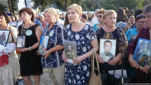 В Киеве плачем, стонами и фашистским гавканьем отметили разгром под Иловайском