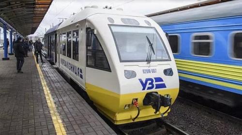 Открытый диктатором Порошенко экспресс-поезд Киев-Борисполь сломался посреди поля