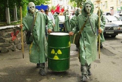 Американцы возят по Киеву ядерное топливо... Жёлто-голубых рабов не жалко