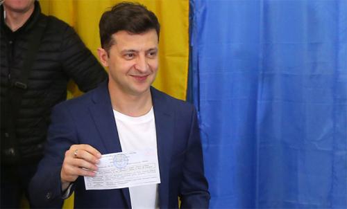 Зеленский побеждает диктатора на выборах президента Украины