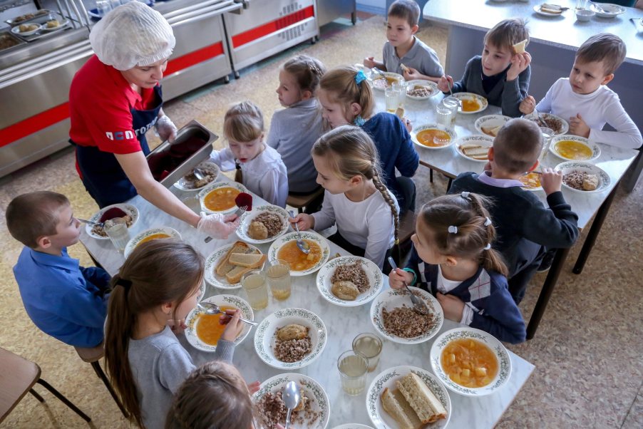 Все школьники Запорожской области с 1-го по 4-й класс получат бесплатное горячее питание