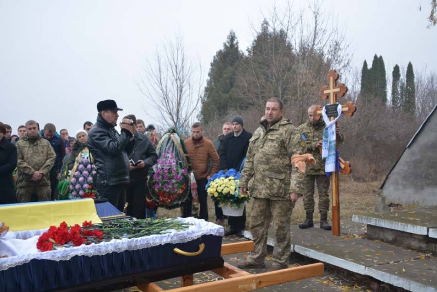 На фасаде здания одной из запорожских школ хотят установить мемориальную доску, погибшему боевику путчистов